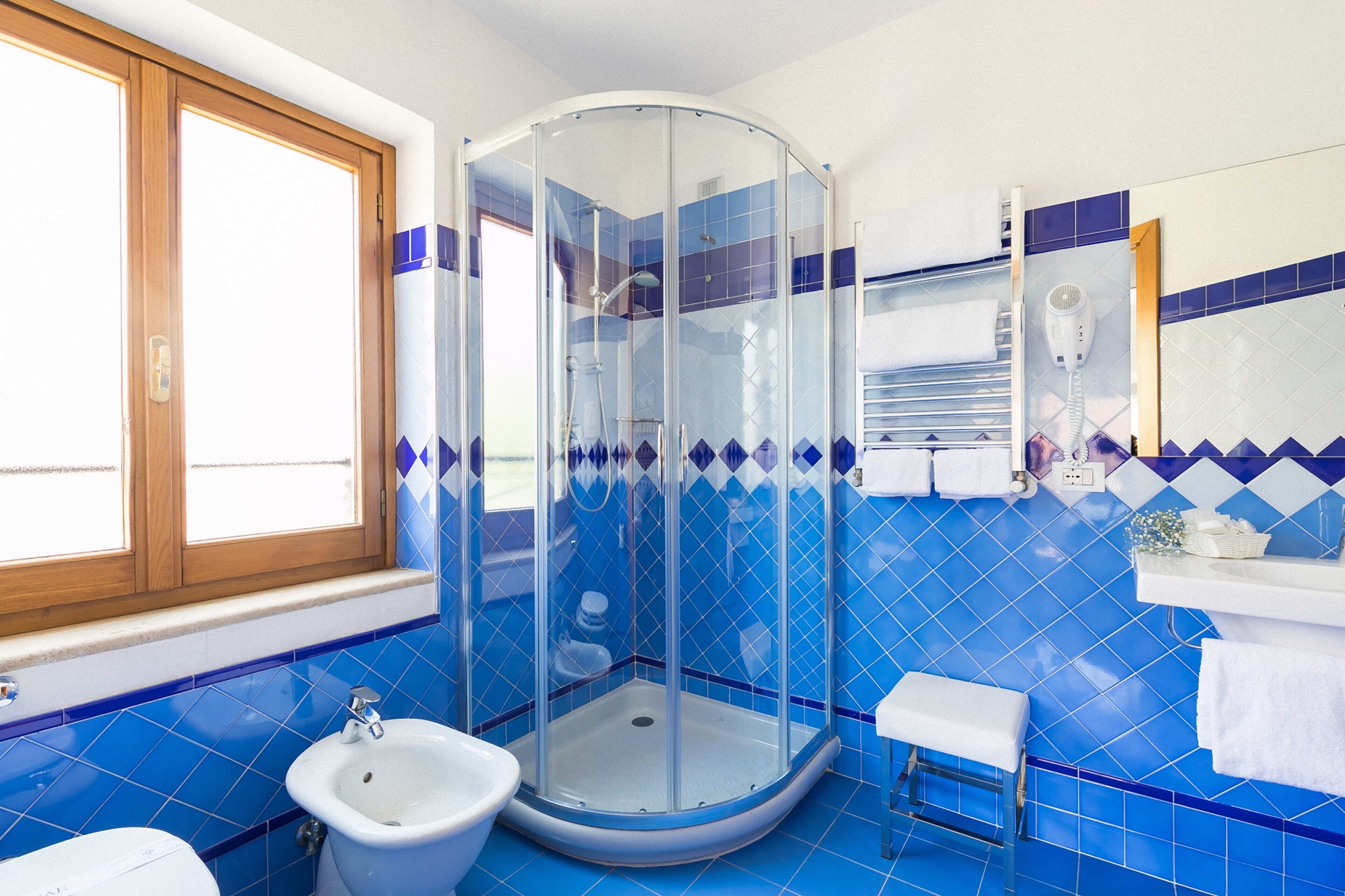 superior double or twin room, 1 double or 2 single beds, city view | bathroom | shower, rainfall showerhead, free toiletries, hair dryer