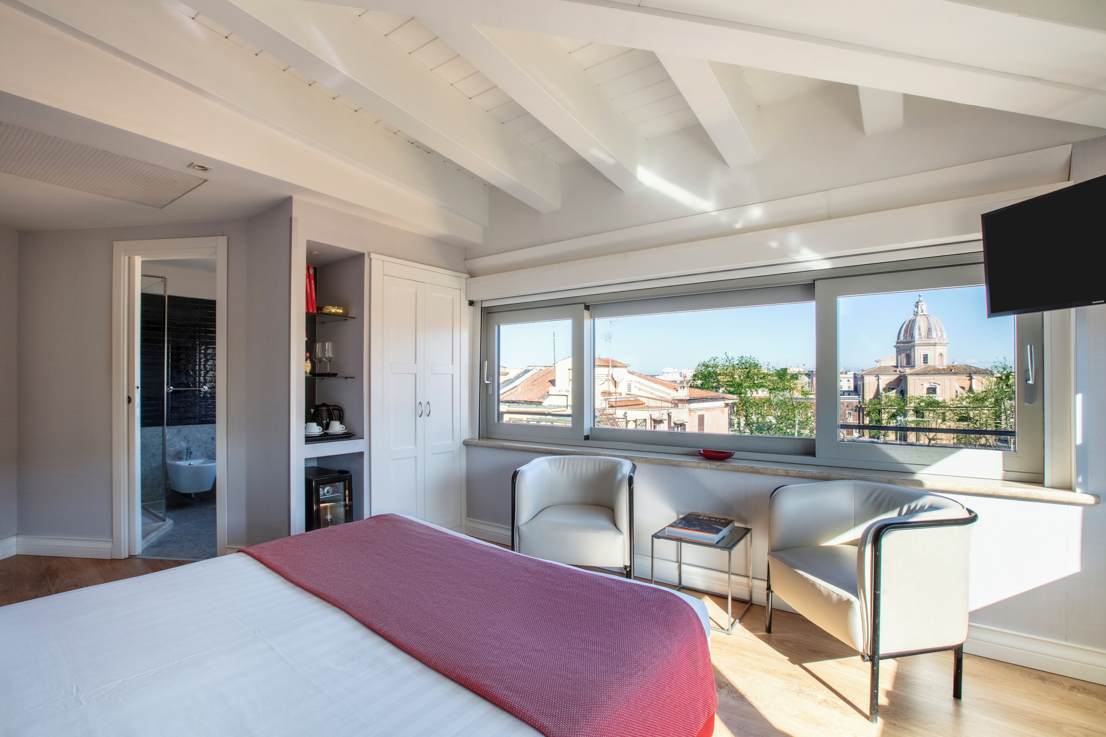 슈피리어 더블룸 또는 트윈룸, 더블침대 1개 또는 싱글침대 2개, 시내 전망 | 이탈리아 프레떼 시트, 고급 침구, 오리/거위털 이불, 미니바