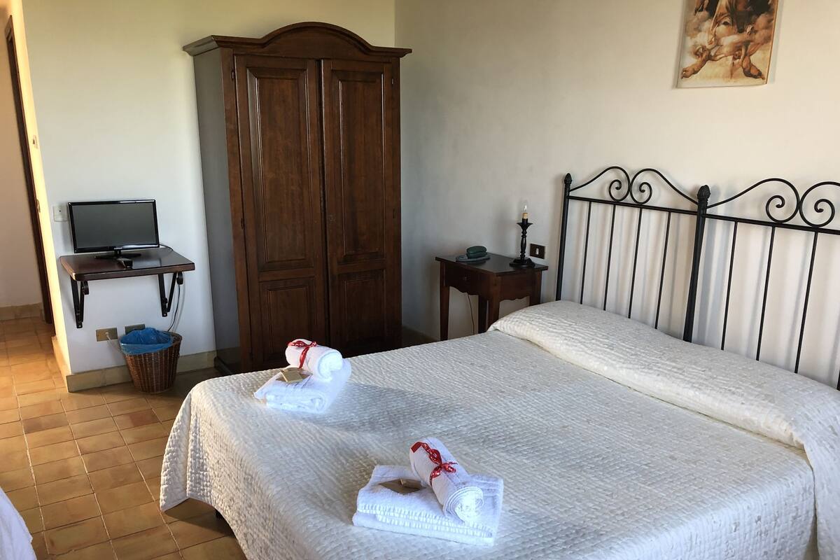 Kolmen hengen huone | Egyptinpuuvillaiset lakanat, ylelliset vuodevaatteet