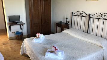 三人房 | 埃及棉床單、高級寢具、房內夾萬、書桌