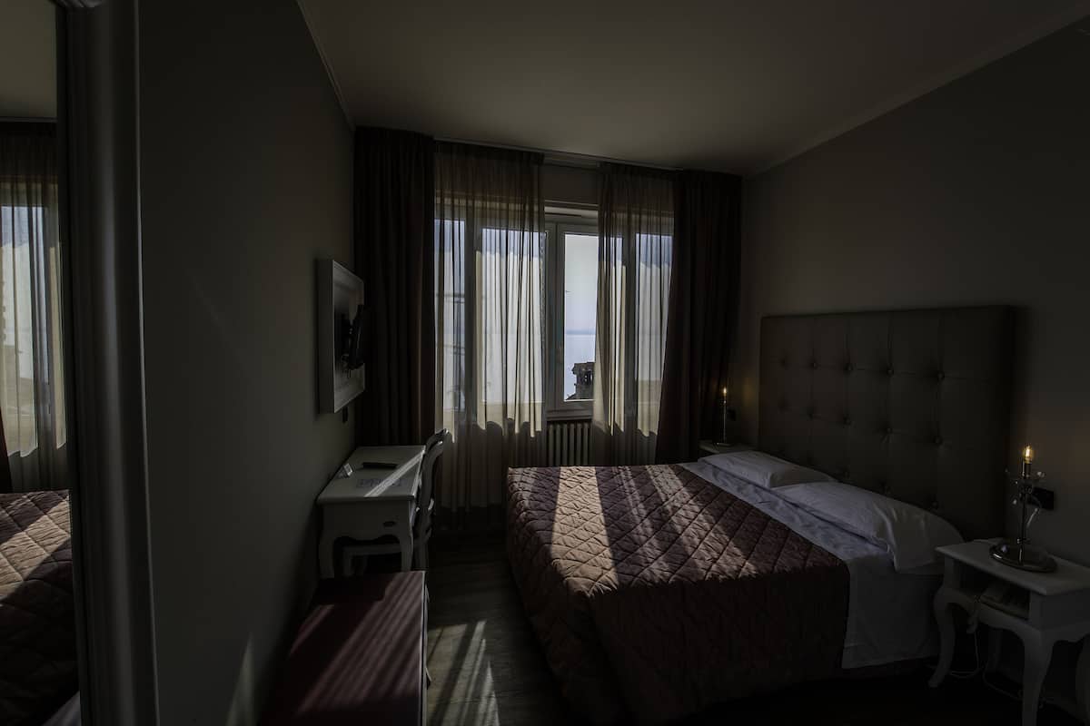 Chambre Double, vue lac