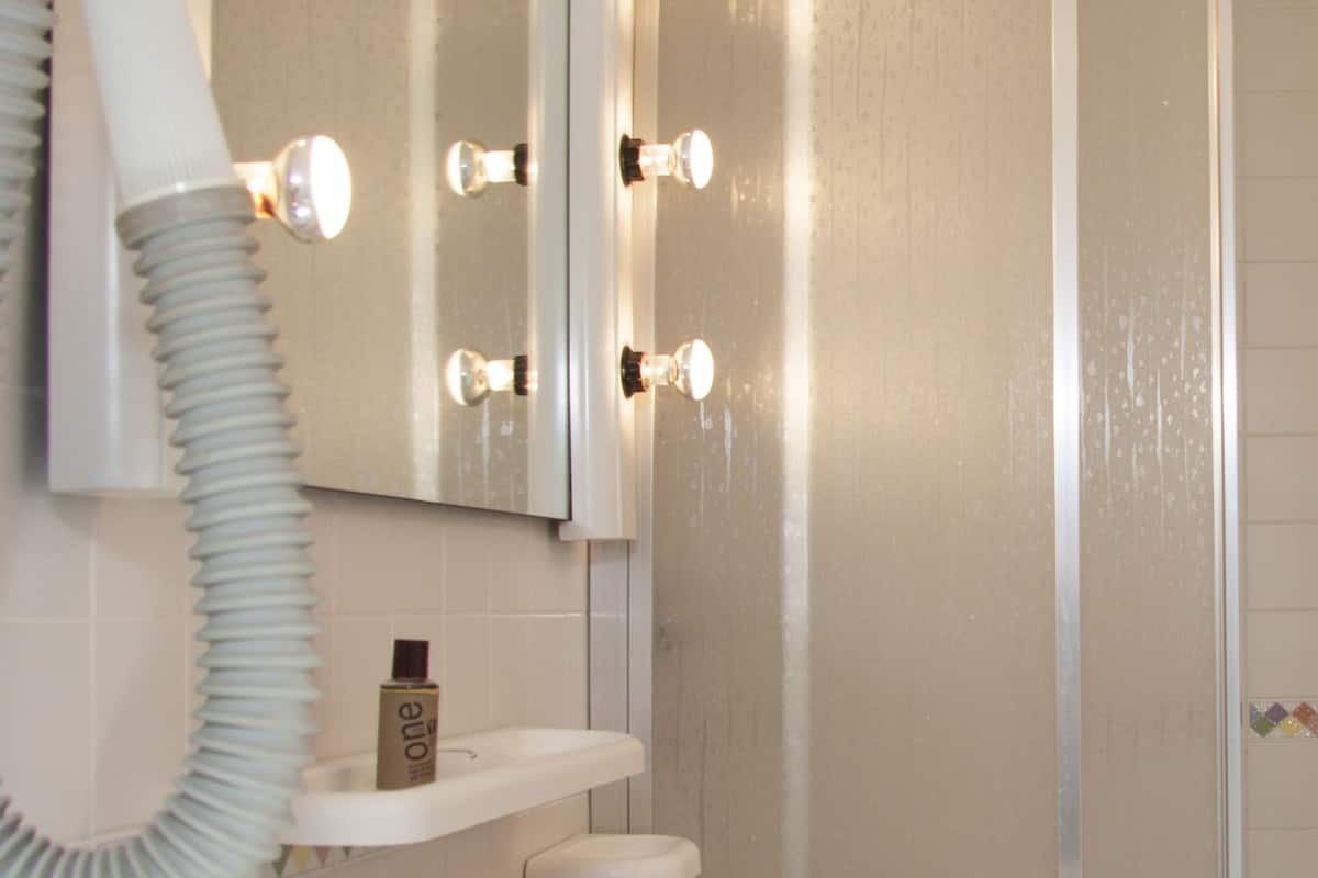 double room (penthouse) | bathroom | shower, free toiletries, hair dryer, bidet