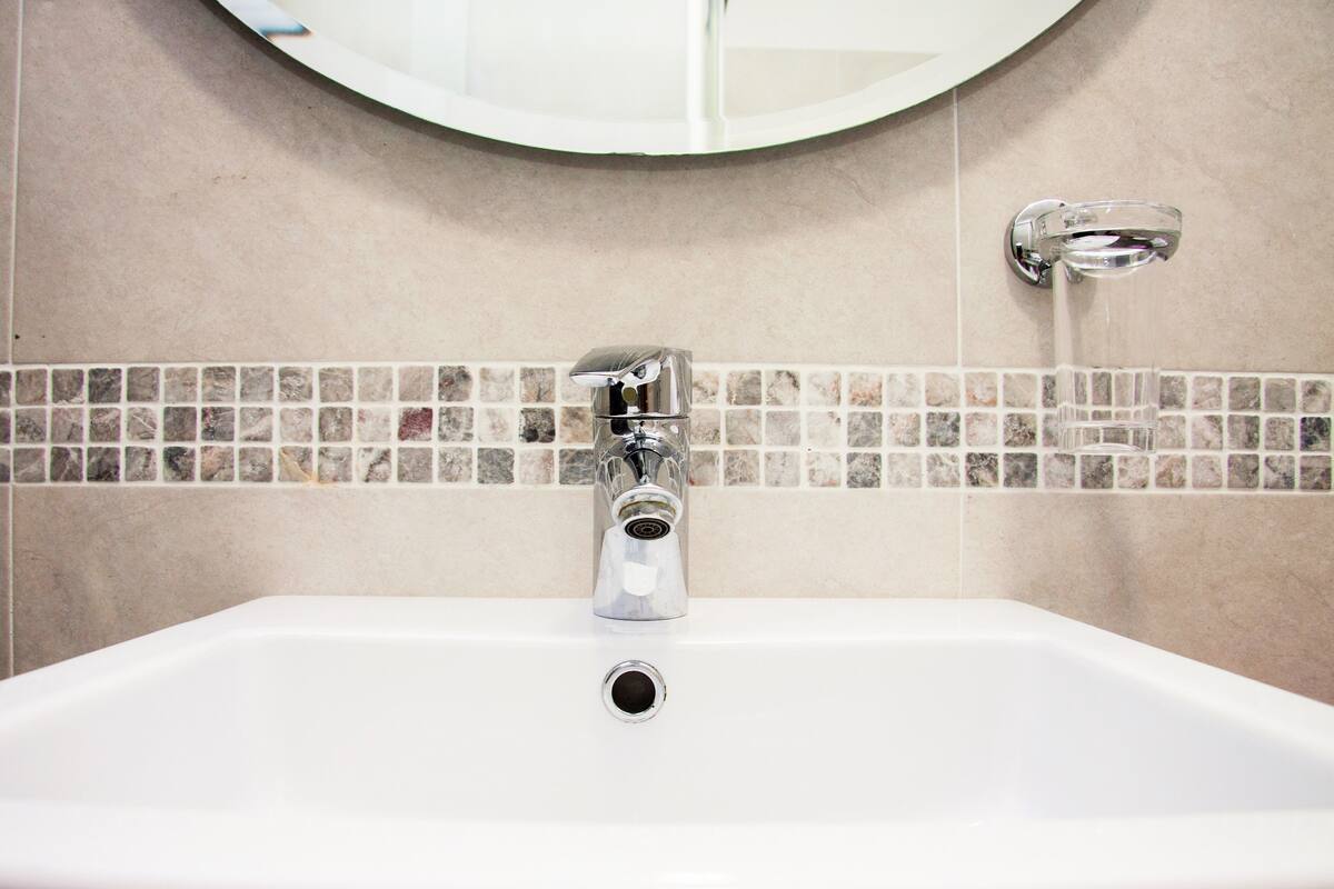 double room | bathroom | shower, free toiletries, hair dryer, bidet