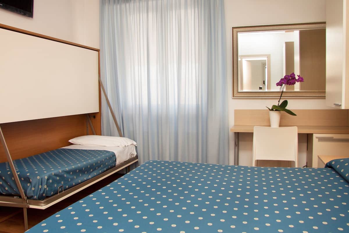 select comfort beds, in-room safe, desk, cots/infant beds