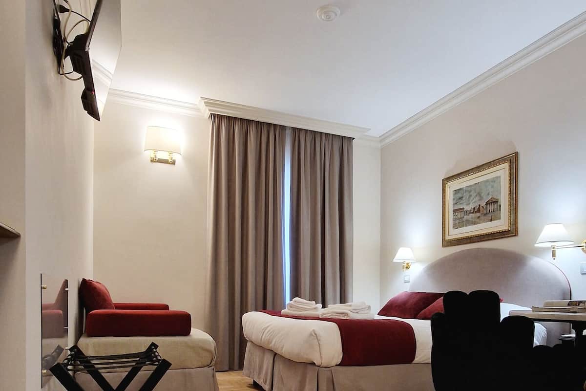 Premium bedding, in-room safe, desk, blackout drapes