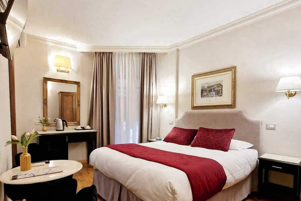Economy Room | Premium bedding, in-room safe, desk, blackout drapes