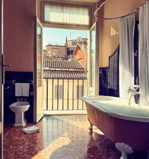 Premium Room, Balcony, Corner (Bathtub) | Bathroom | Designer toiletries, hair dryer, bathrobes, slippers