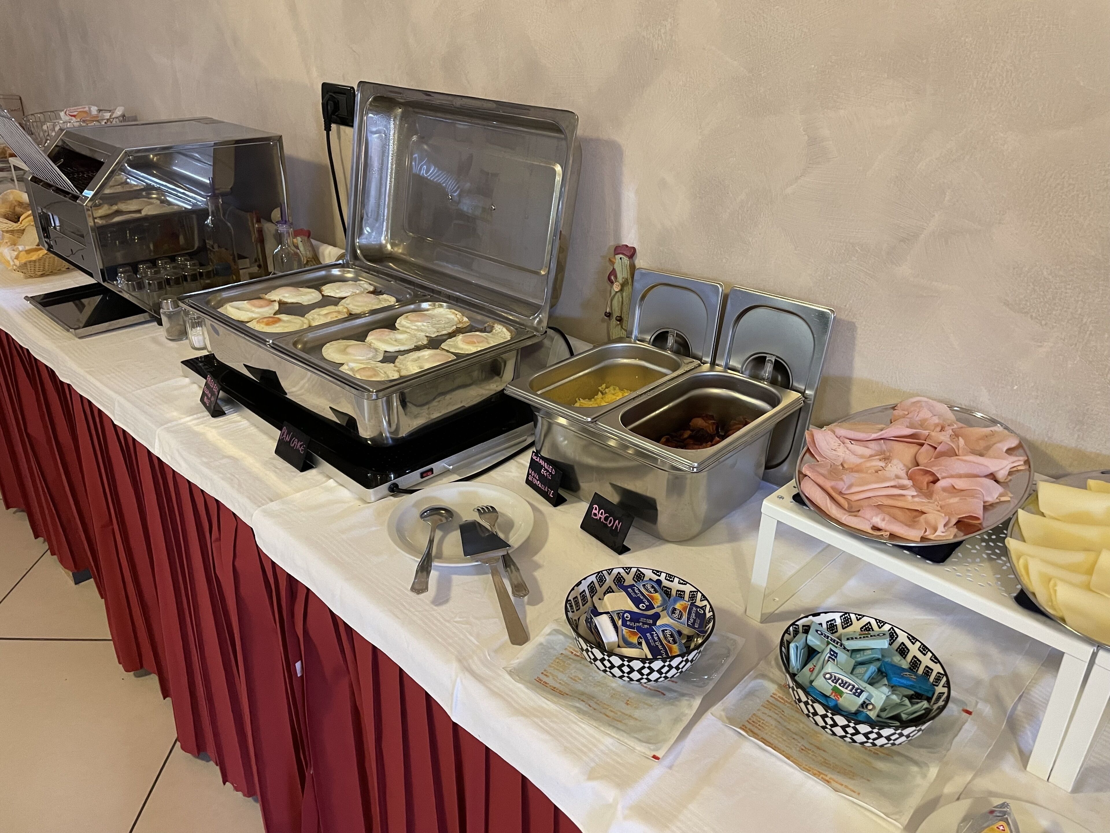 free daily full breakfast