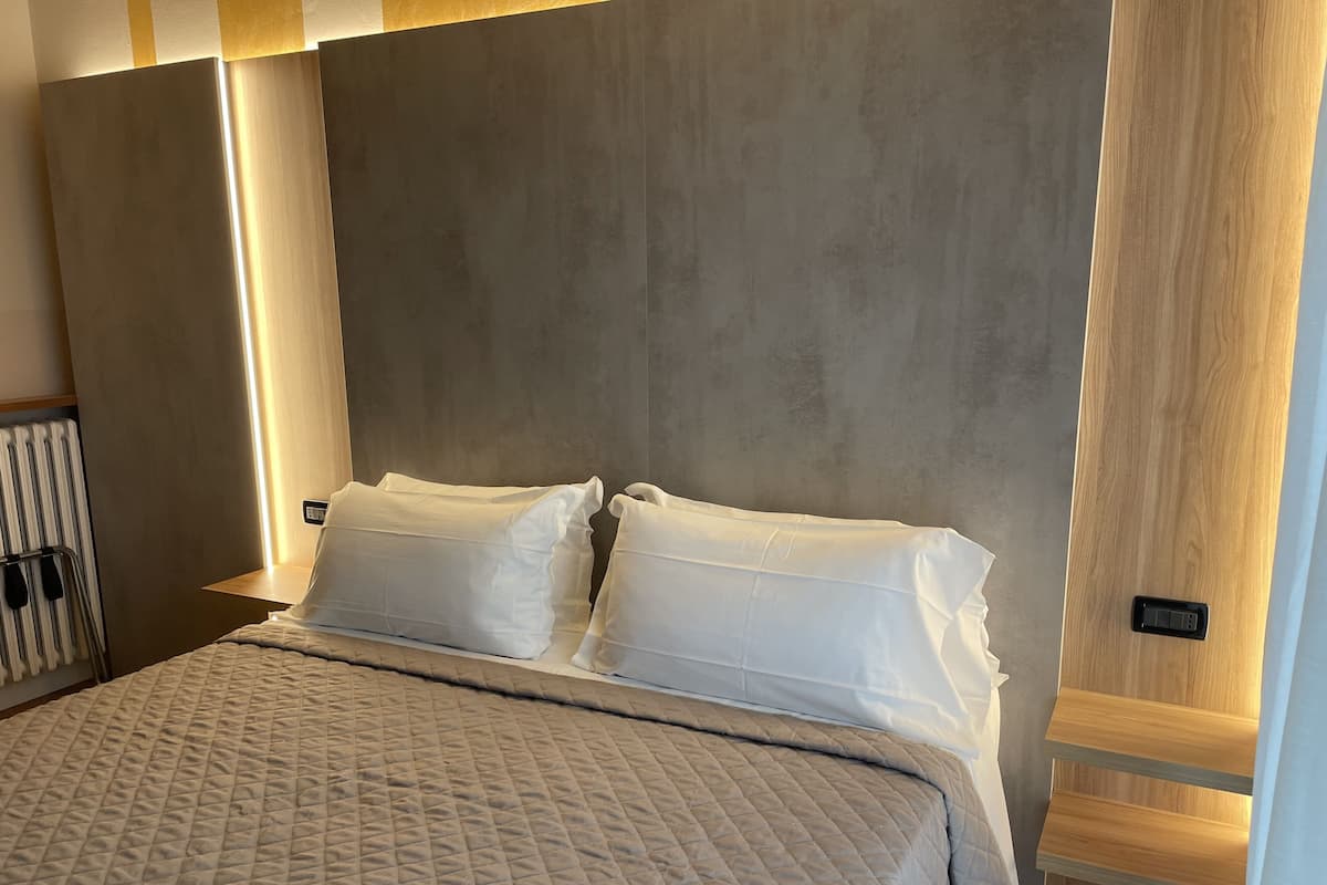 1 bedroom, premium bedding, minibar, in-room safe