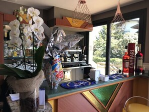 Bar (in der Unterkunft)