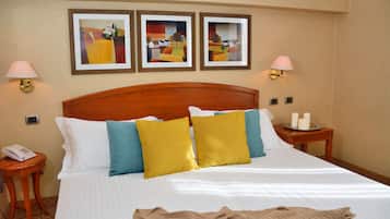 Hochwertige Bettwaren, Minibar, Zimmersafe, Schreibtisch