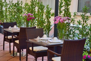 Khu ẩm thực ngoài trời