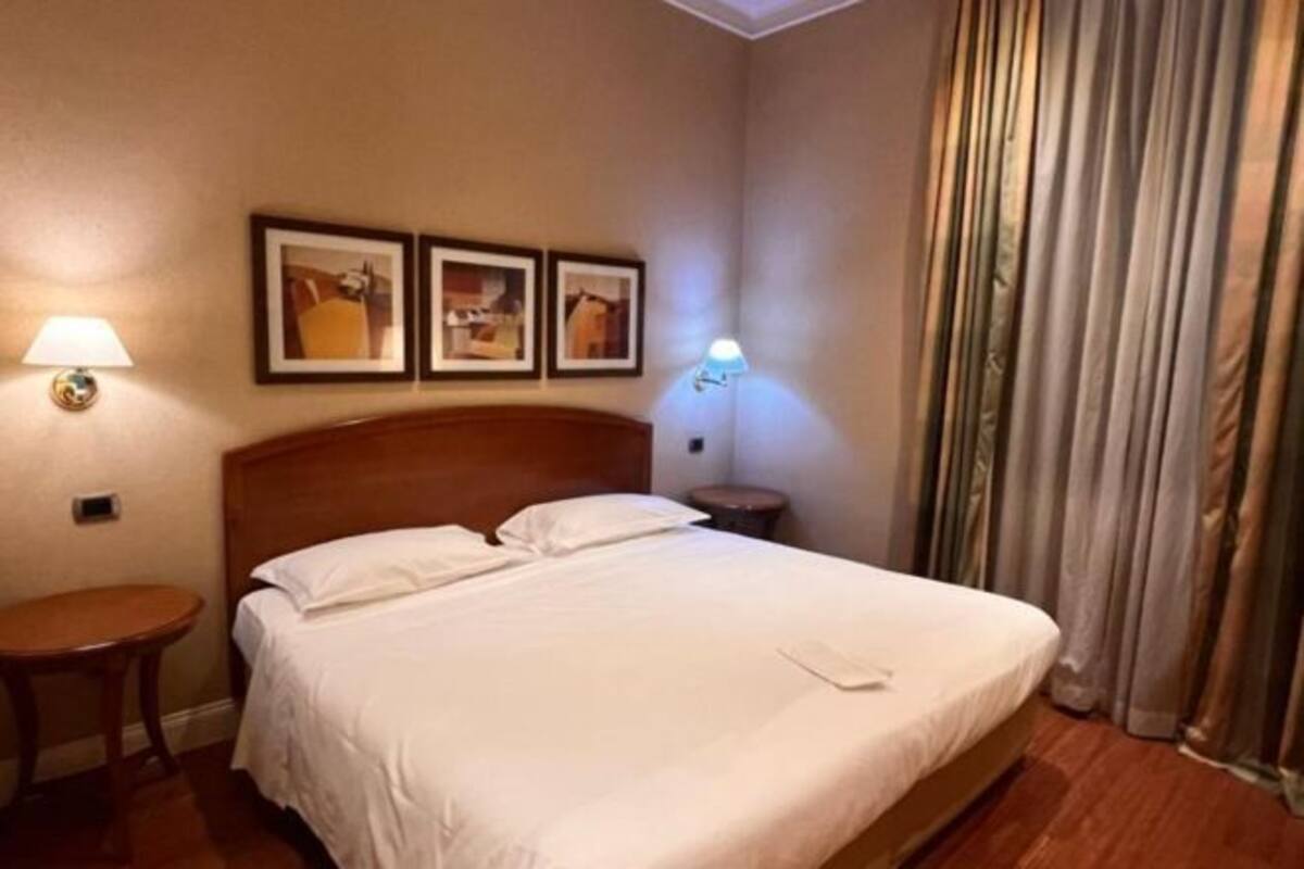 Ropa de cama de alta calidad, minibar, caja fuerte y escritorio