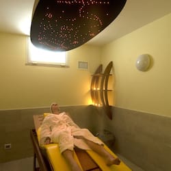 Soins corporels, massages aux pierres chaudes, massages sportifs