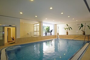 Indoor pool, outdoor pool, open 7:00 AM to 8:00 PM, pool umbrellas - Hotel Villa Angela (Forio)
