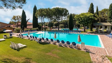2 outdoor pools