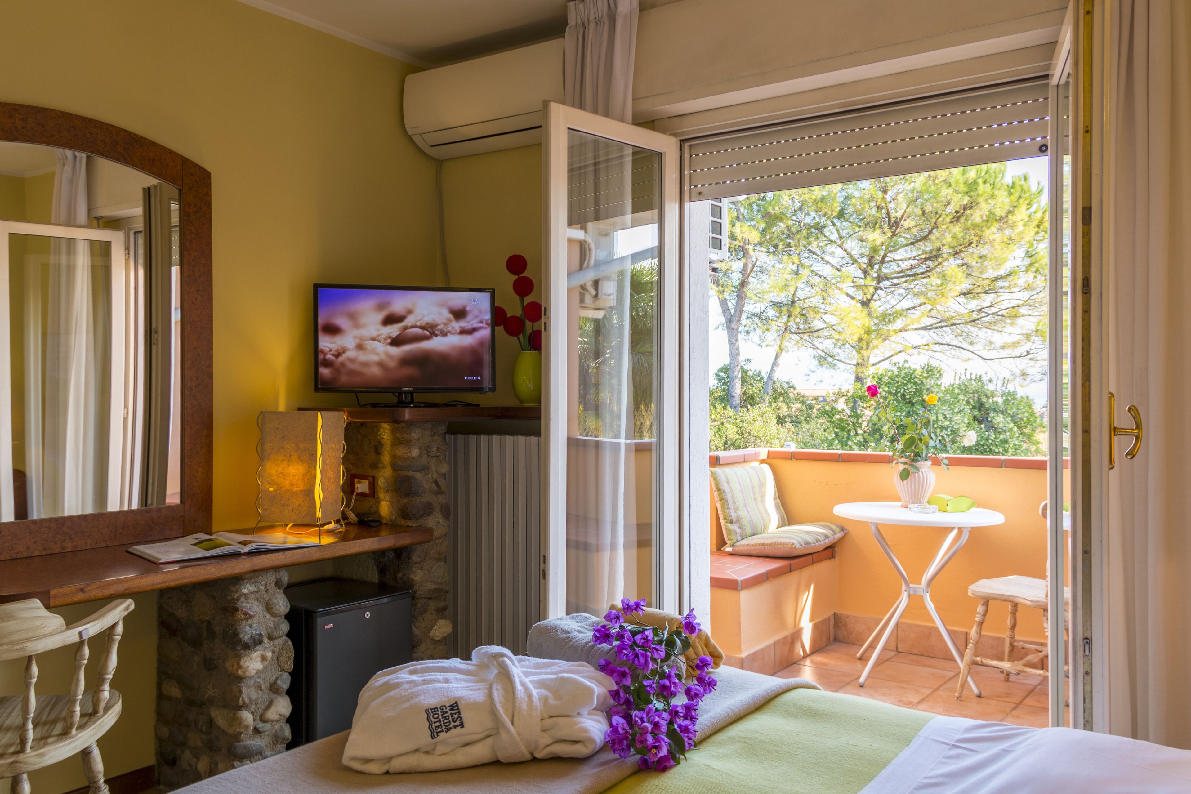 Minibar, bureau, Wi-Fi gratuit, draps fournis