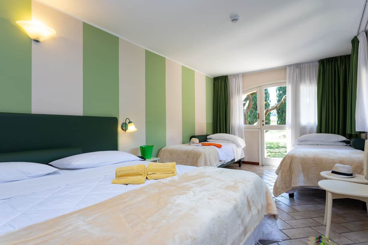 family room | 2 bedrooms, minibar, desk, free wifi