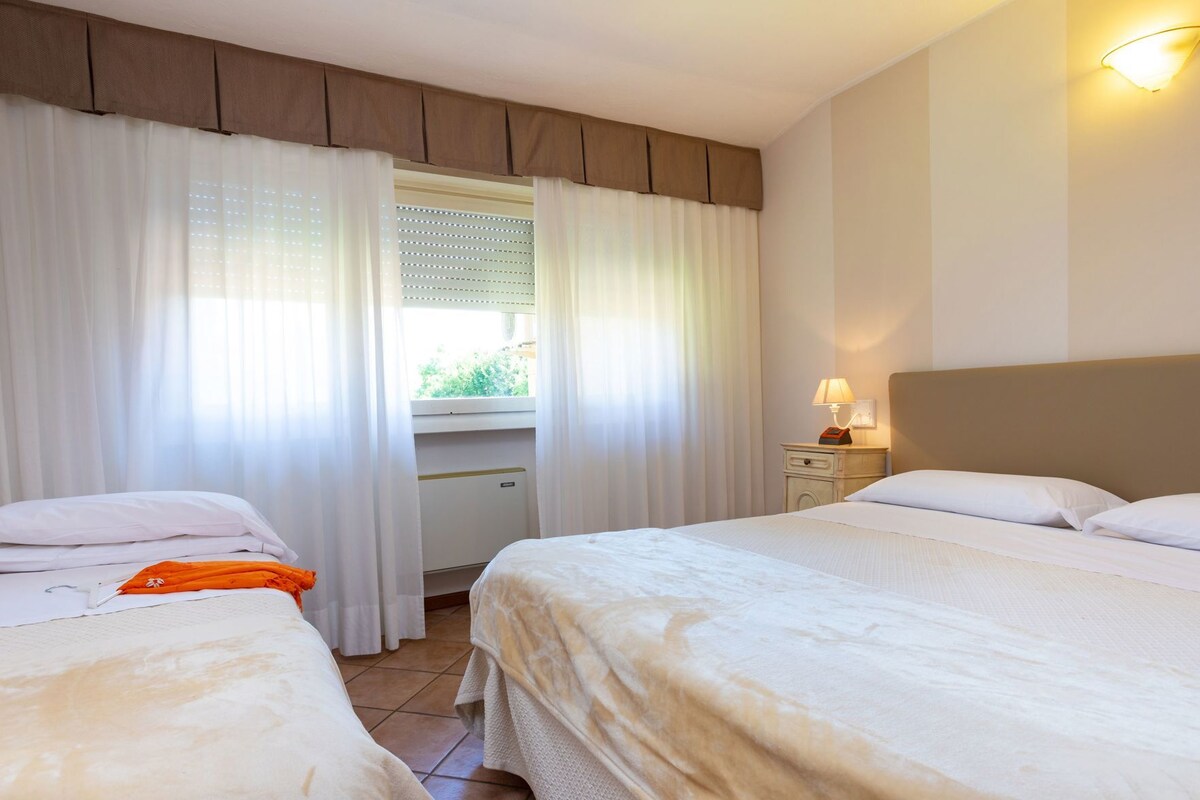 Minibar, desk, free WiFi, bed sheets