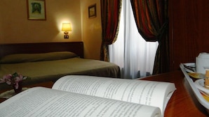 Tempur-Pedic beds, minibar, in-room safe, desk - Buonarroti Home (Rome)