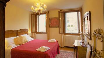 Dobbeltrom, privat bad (external) | Sengetøy i egyptisk bomull, safe på rommet og individuelt dekorert