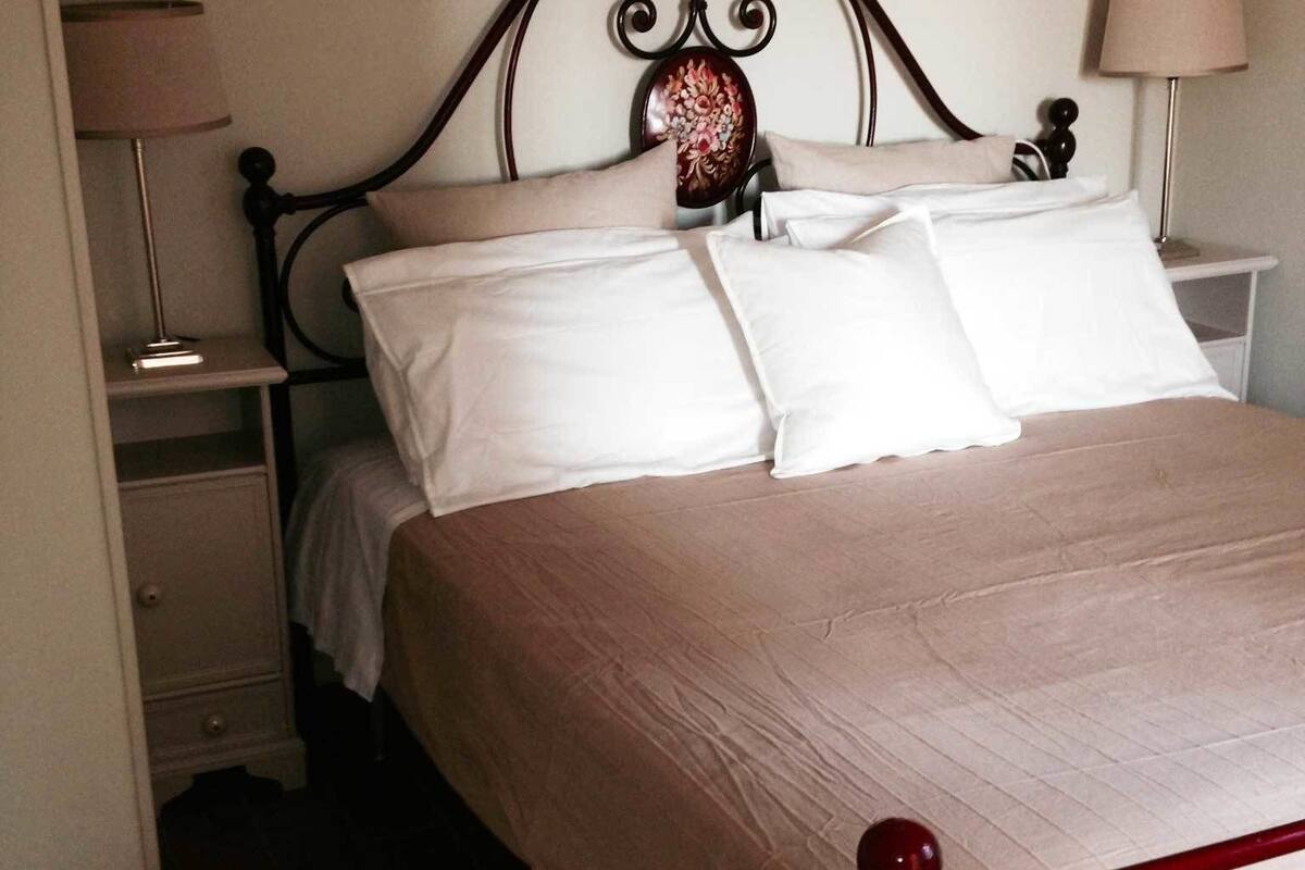 1 bedroom, iron/ironing board, free WiFi