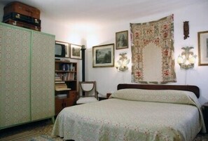 Double or Twin Room, Shared Bathroom | 1 bedroom, Egyptian cotton sheets, premium bedding, down duvets