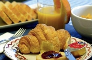 Free daily continental breakfast