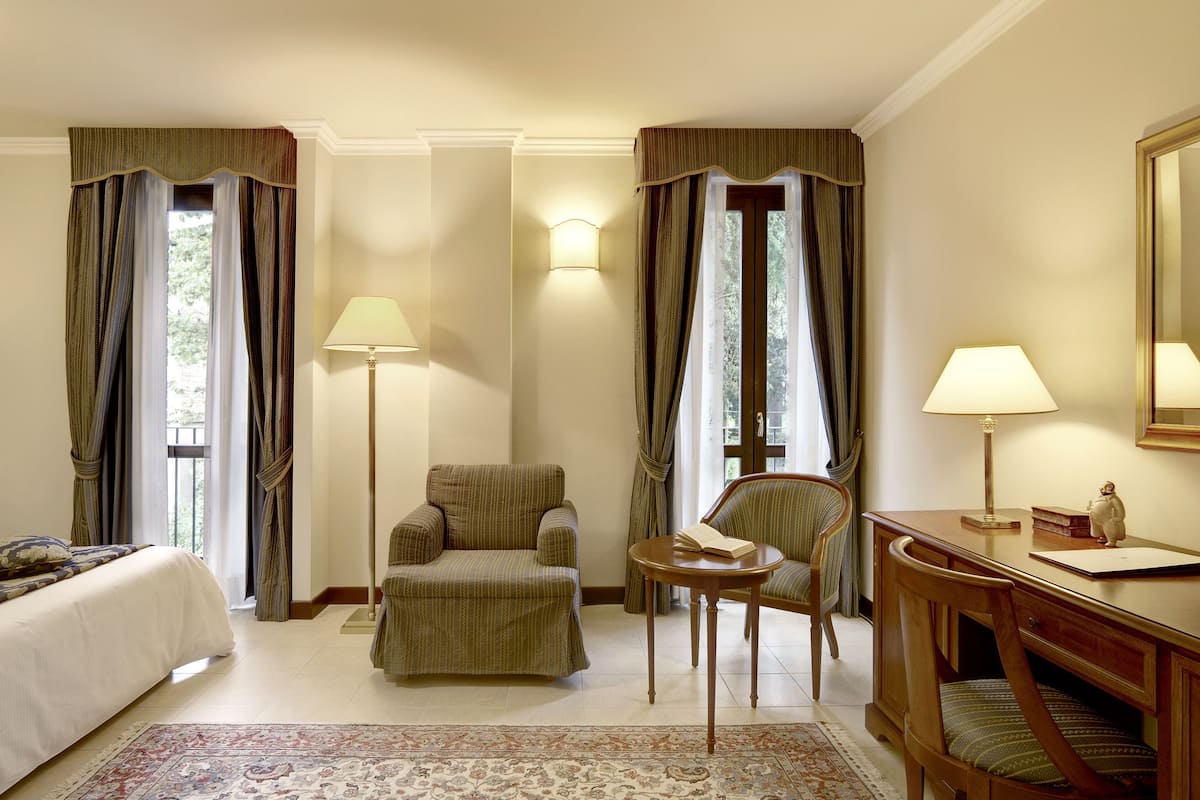 1 bedroom, down duvets, minibar, in-room safe