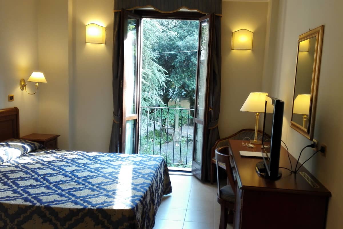 1 slaapkamer, donzen dekbedden, een minibar, een kluis op de kamer