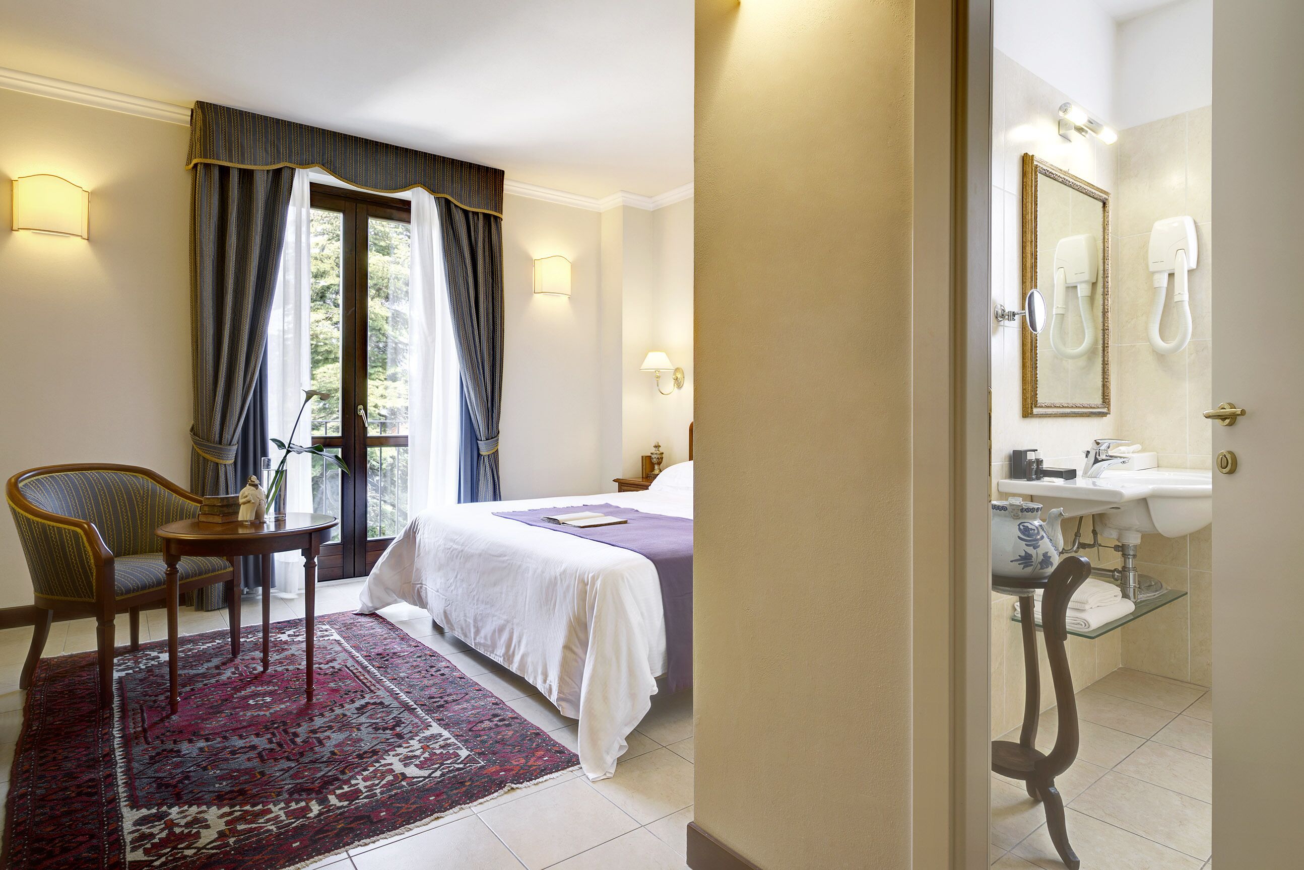 1 bedroom, down duvets, minibar, in-room safe