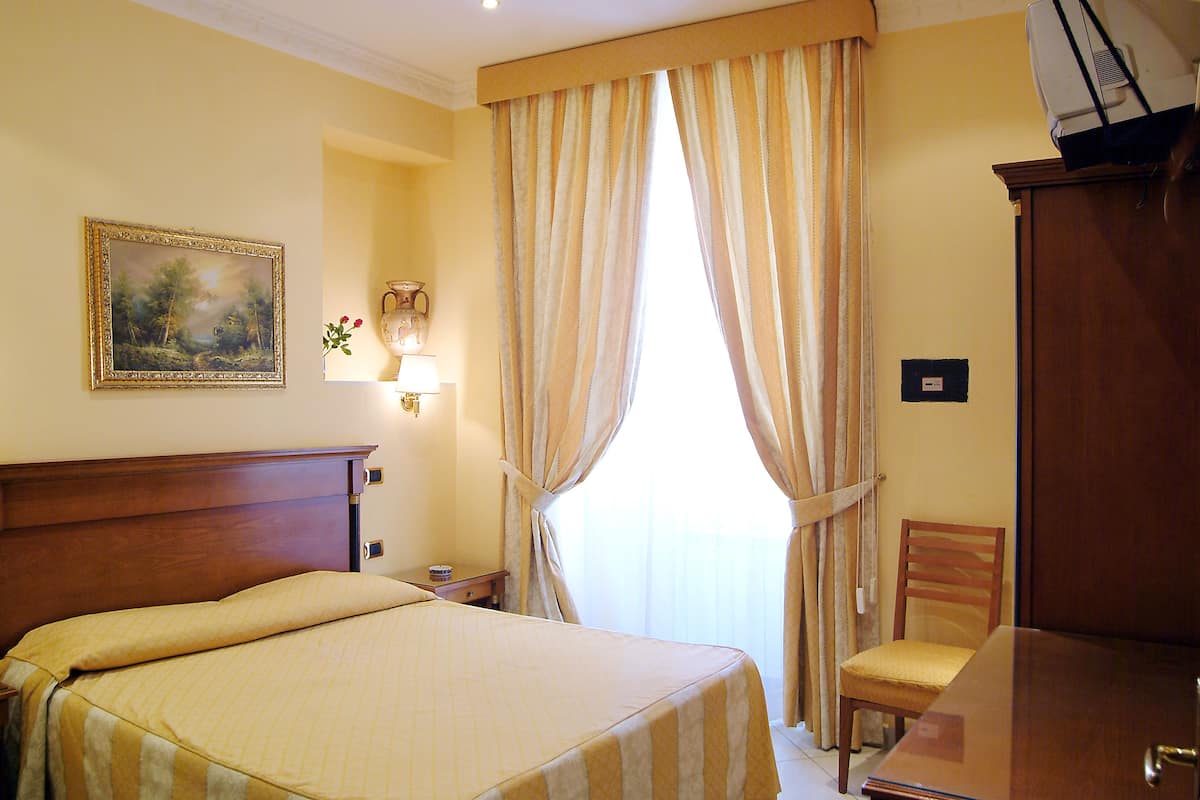 Double Room | Minibar, in-room safe, individually furnished, desk