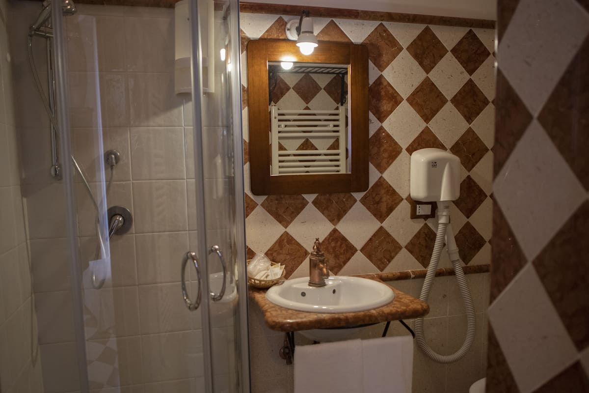 double or twin room | bathroom | shower, free toiletries, hair dryer, bidet