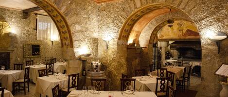 Mittagessen und Abendessen, lokale Küche