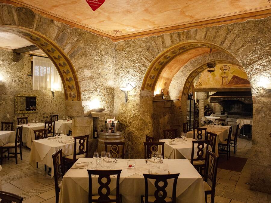 S'hi serveixen dinars, sopars i plats de cuina local