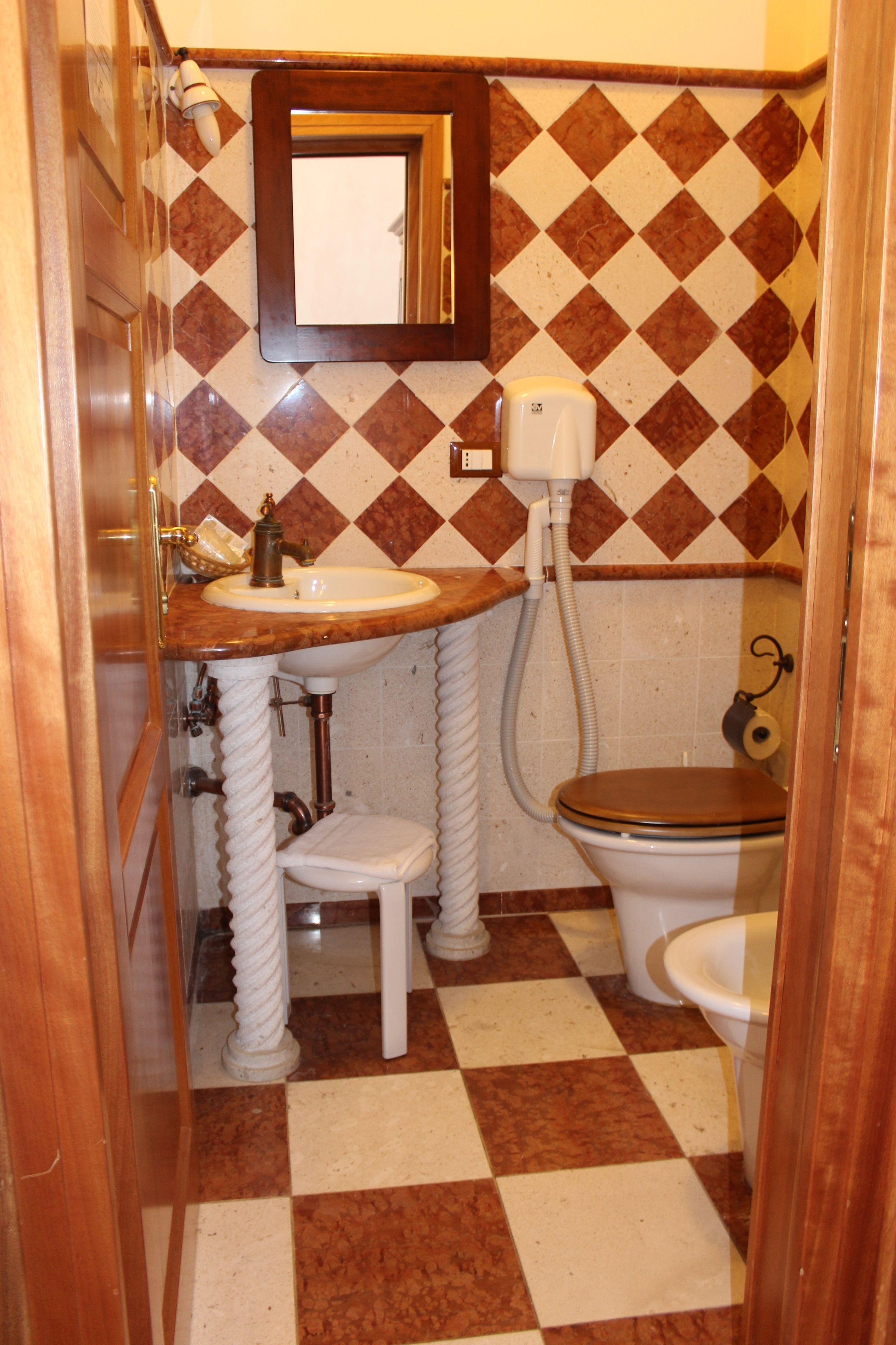 single room | bathroom | shower, free toiletries, hair dryer, bidet