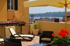Chambre Supérieure, terrasse, vue lac | Terrasse/Patio