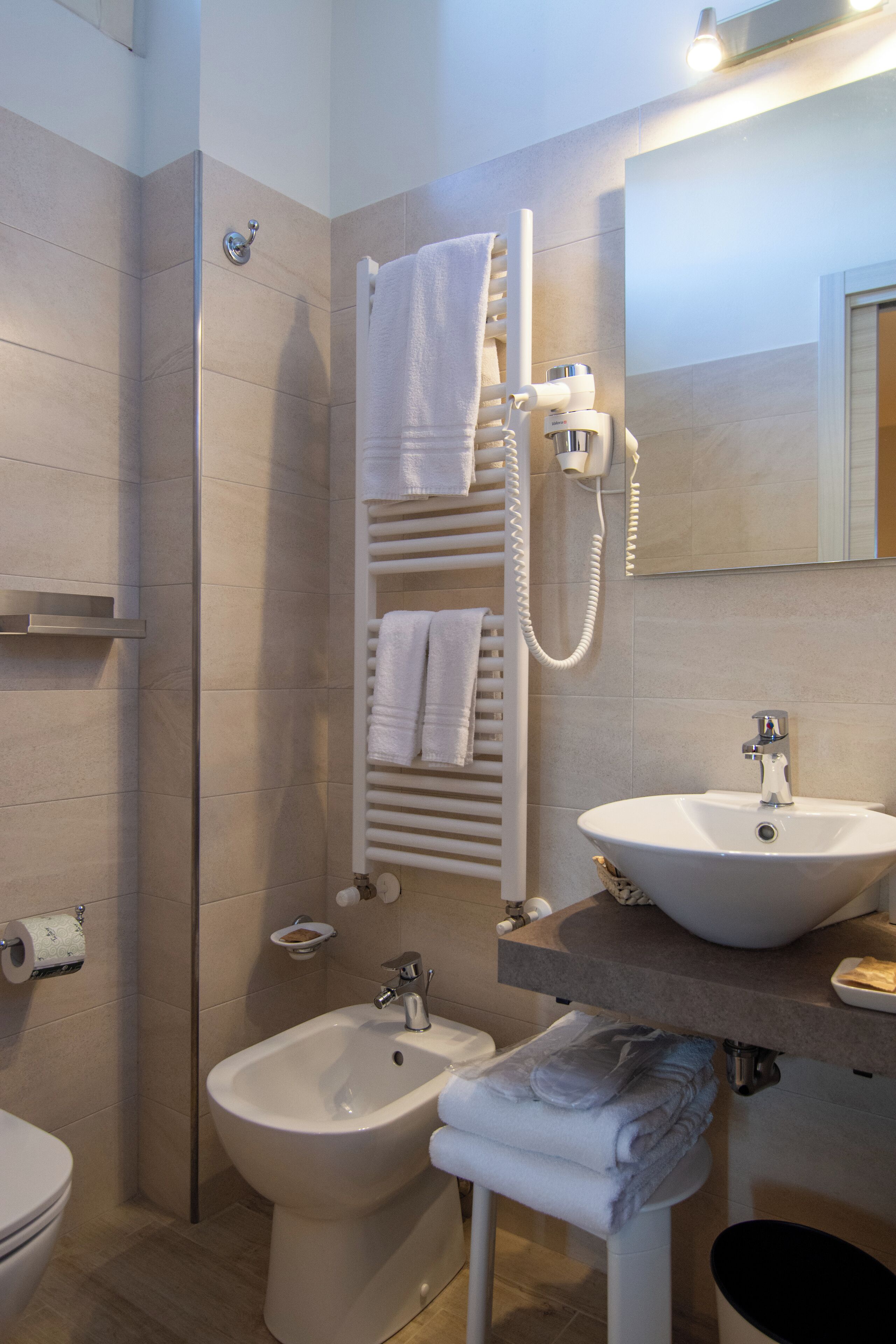 romantic room, balcony, lake view | bathroom | shower, free toiletries, hair dryer, slippers