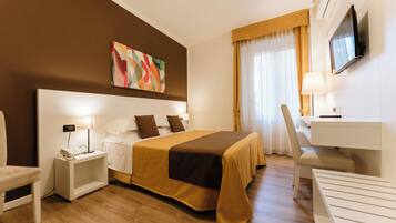 Classic-Doppel- oder -Zweibettzimmer | Minibar, Zimmersafe, Schreibtisch, kostenloses WLAN