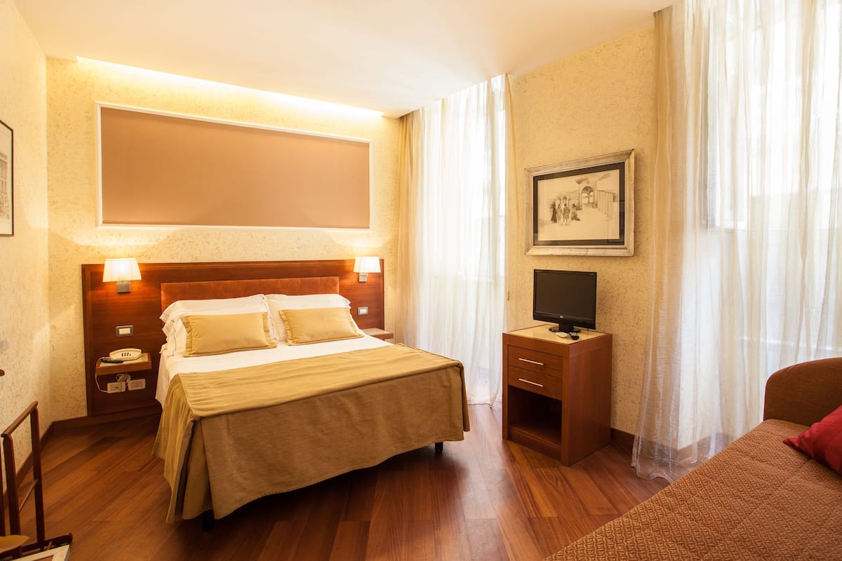 Minibar, in-room safe, desk, blackout drapes