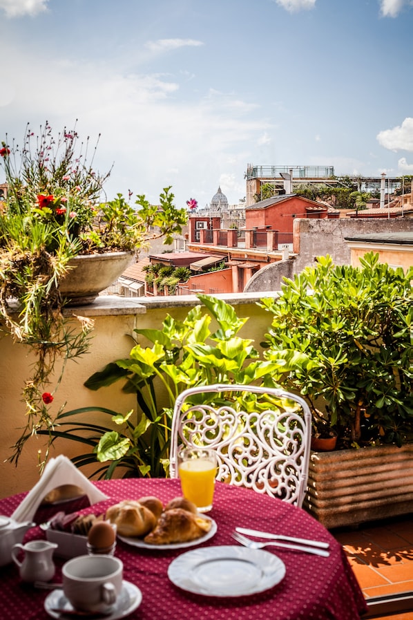 Free daily buffet breakfast - Madrid (Rome)