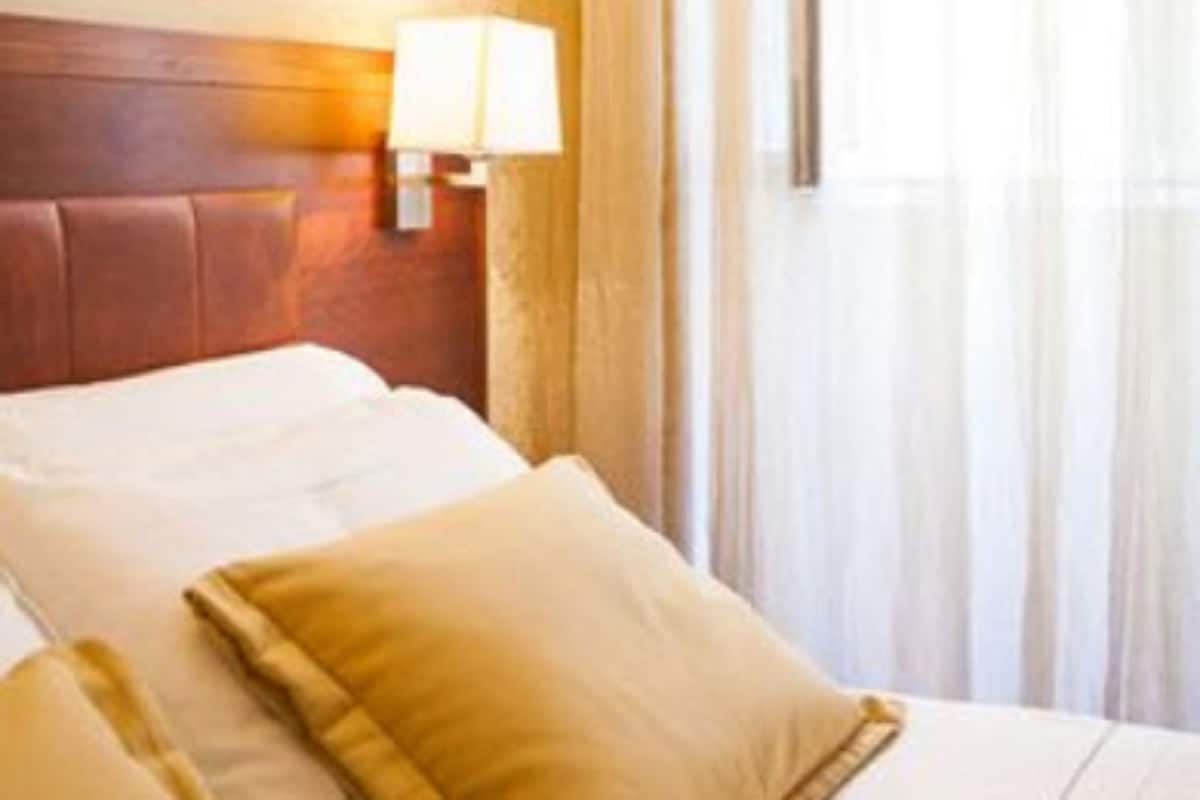 Minibar, in-room safe, desk, blackout drapes