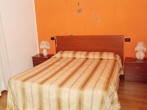 Apartment for 3 people | Iron/ironing board, rollaway beds, free WiFi