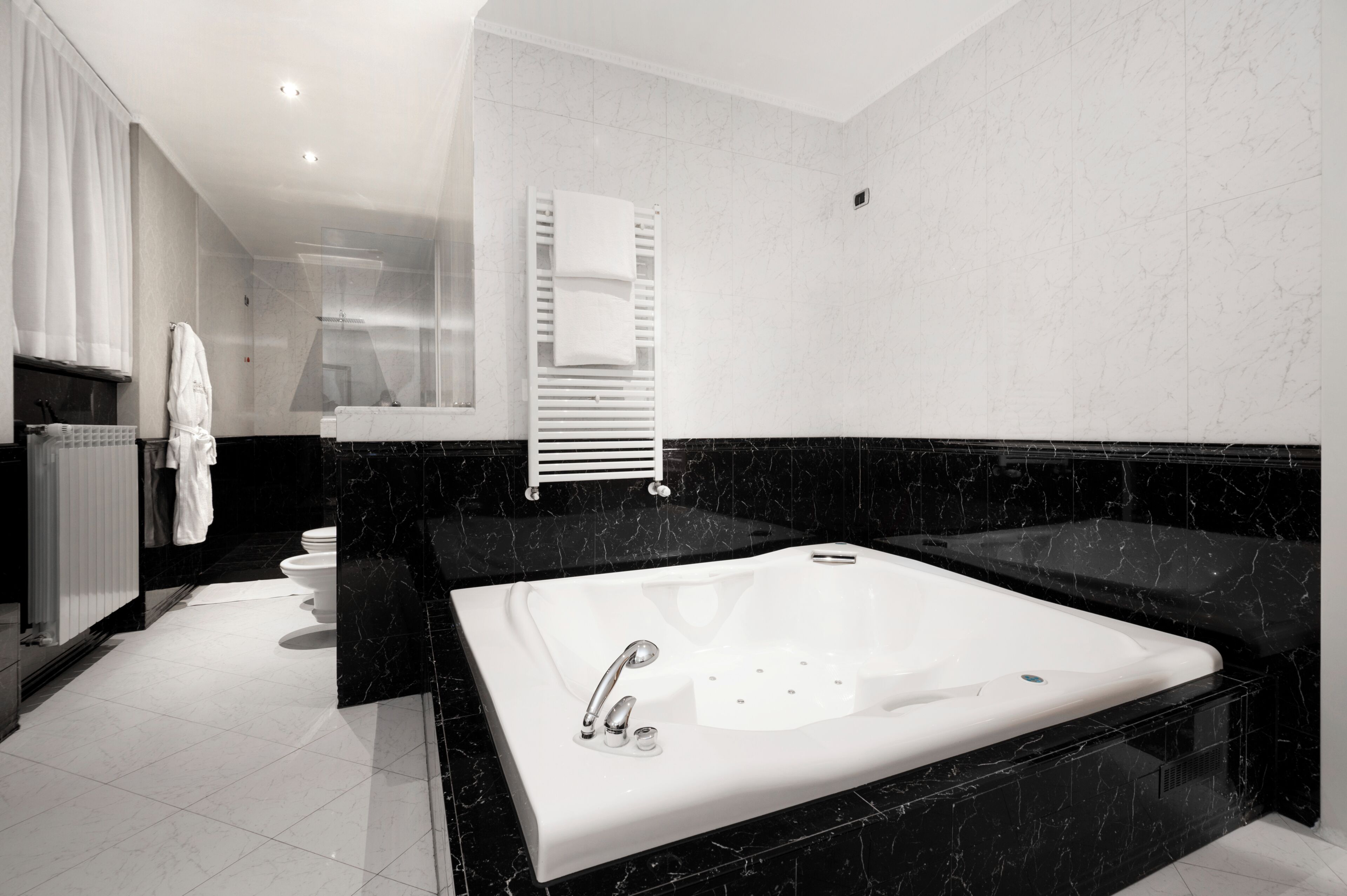 Suite, idromassaggio | Bagno | Asciugacapelli, pantofole, bidet, asciugamani
