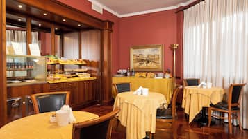 Petit déjeuner buffet (15 EUR par personne)