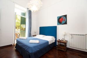 Premium bedding, down duvets, pillow-top beds, in-room safe - Areamare Bed & Breakfast (Naples)