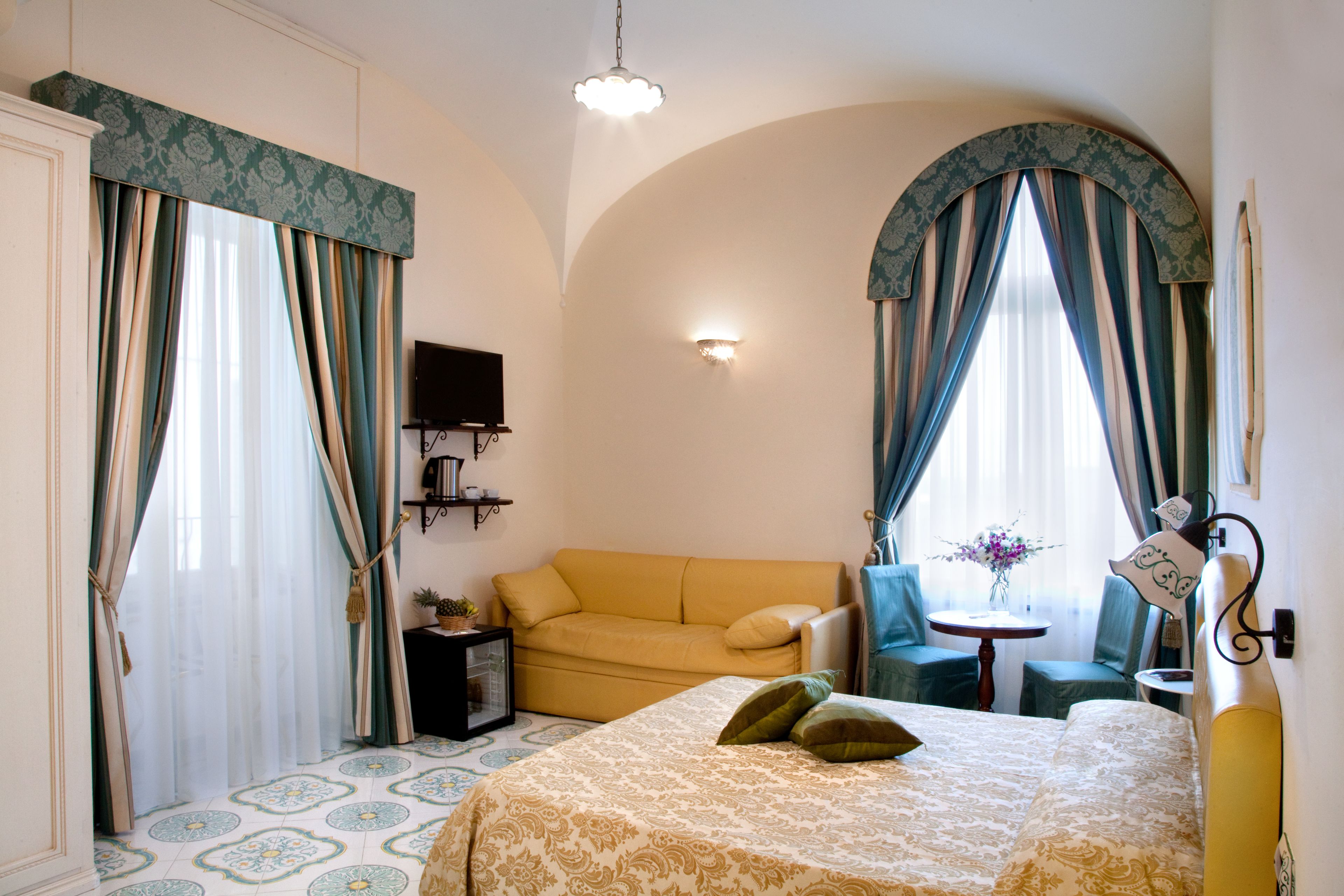deluxe room | 1 bedroom, egyptian cotton sheets, premium bedding, minibar