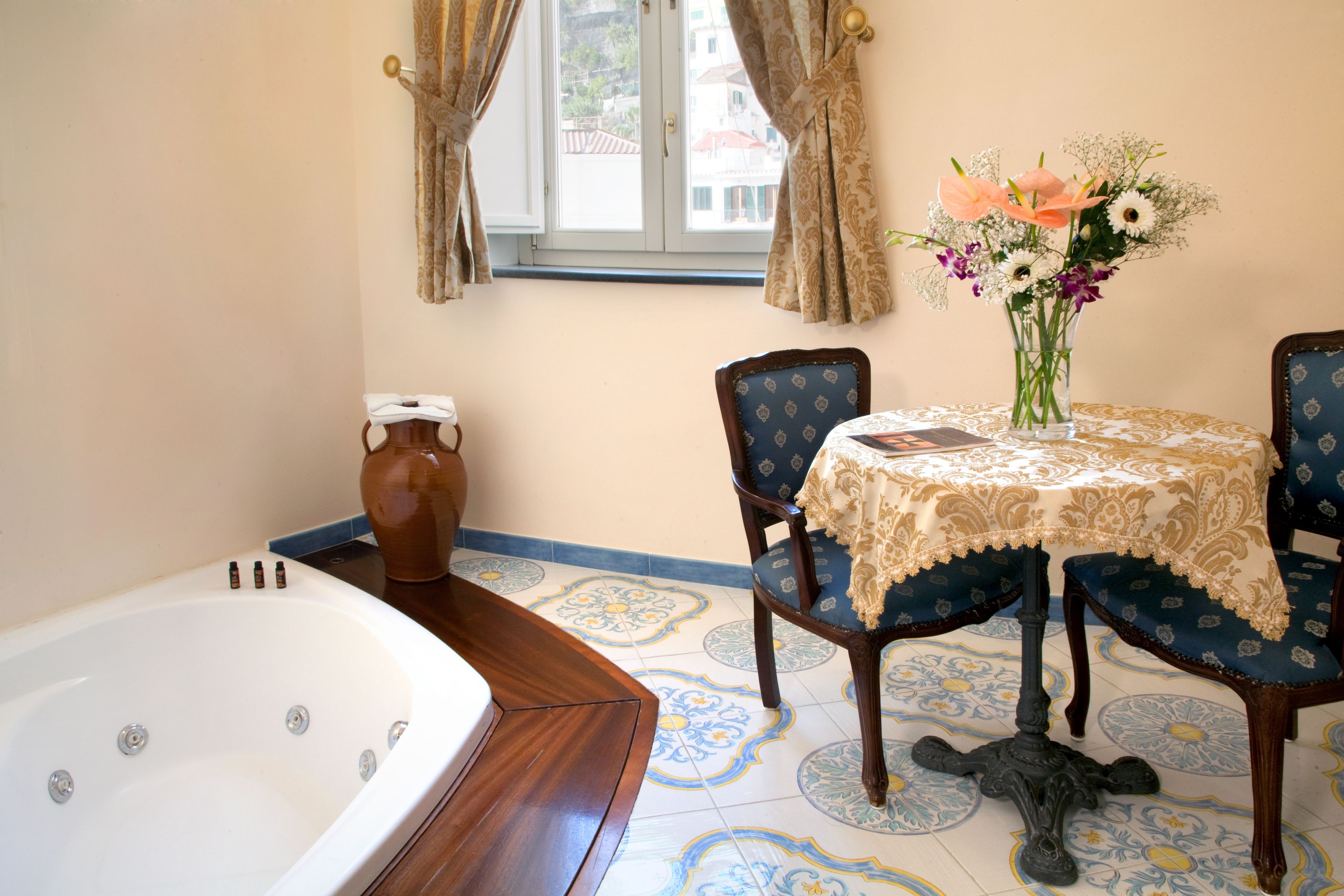 junior studio suite | jetted bathtub