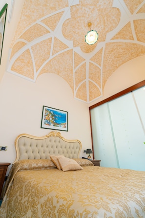 Sábanas de algodón egipcio, ropa de cama de alta calidad y minibar 
