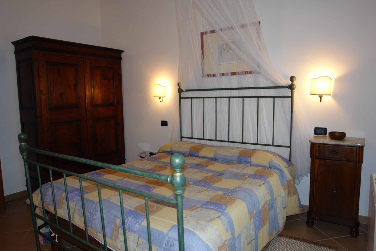 Colchones con pillow-top, decoración personalizada y muebles diferentes 